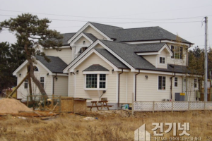한국 전통 목조주택의 아름다움을 담은 안면도 프로젝트