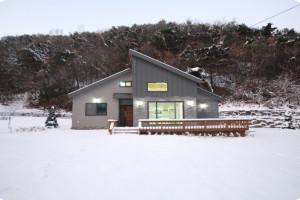 겨울철 따뜻함을 품은 전원주택: 단열 시공의 모든 비밀